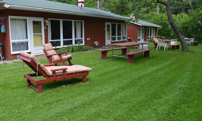 Lakeside Cabaña | * ¡DESCUENTO DE PRIMAVERA!* ¡Justo en el lago Michigan! Gran patio de 2 acres y playa privada