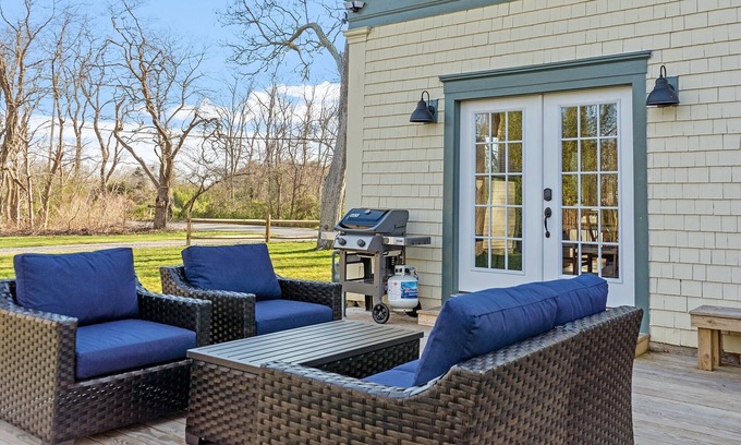 East Falmouth Casa | Spring Escape in Hatchville – Sleeps 6 + Dogs!