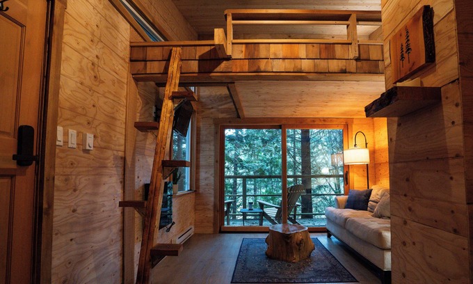 Langdale Cabina | Spring Fling at The Love Shack!