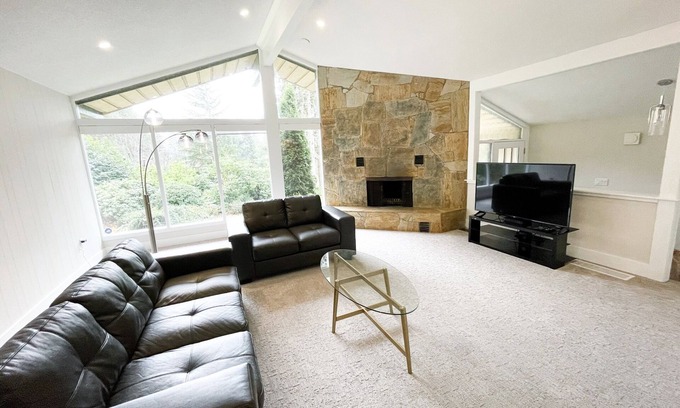 Saanich Casa | Spring Gate Estate by Elk Lake