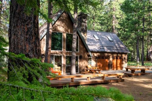 Black Butte Ranch Casa | Spring Home 6 - Cozy 4BR Cabin in Black Butte Ranch w Fireplace