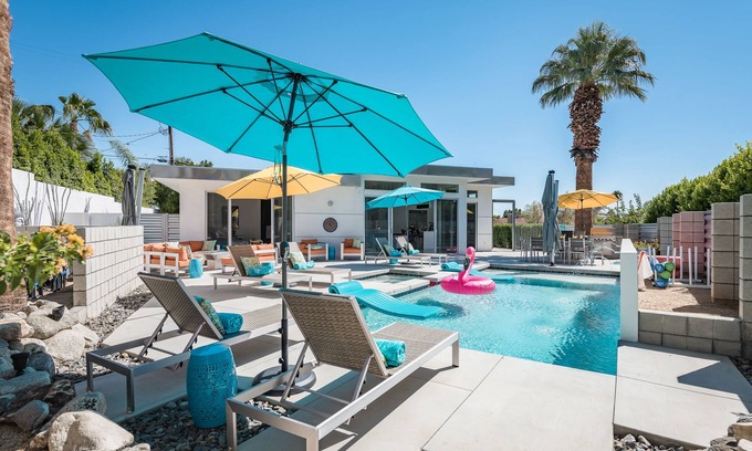 Little Tuscany Casa | Palm Springs Oasis del Sol. Echa un vistazo a nuestras tarifas de verano!