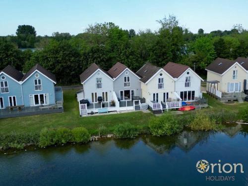 South Cerney Casa | Spring Lake 14, Lakeside Retreat