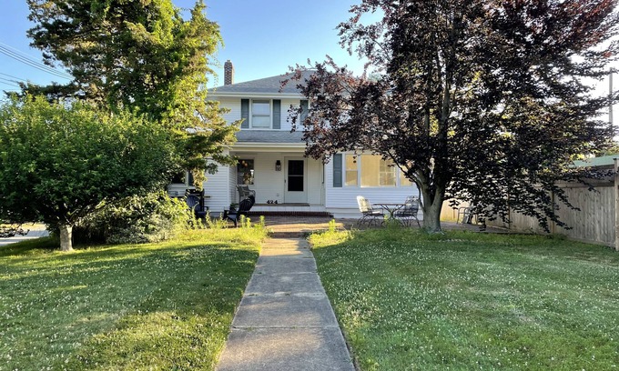 Spring Lake Casa | Spring Lake - 5 Bedrooms. Walk to Town, Beach & Train