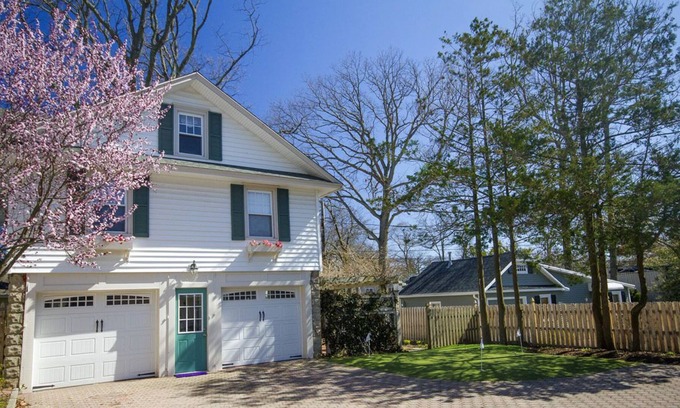 Spring Lake Cabaña | Spring Lake Carriage House by Beautiful Beach
