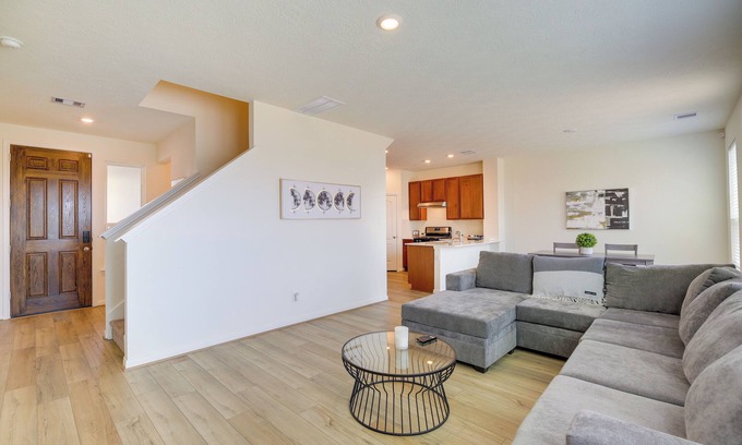Spring Cabaña | Spring Retreat w/ Private Yard & Charcoal Grill!