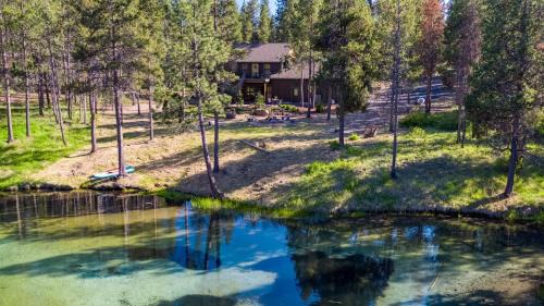 Sunriver Casa | Spring River Retreat Waterfront Luxury w Hot Tub Game Room Near Bend