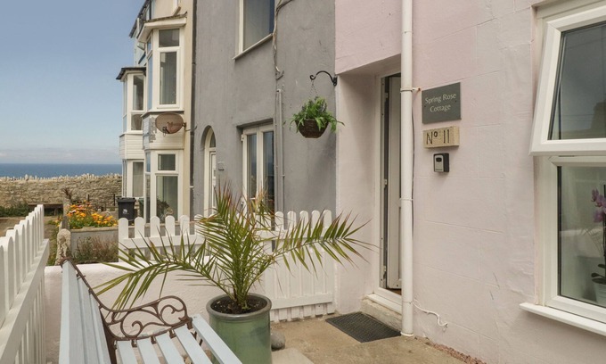 Portland Cabaña | SPRING ROSE COTTAGE, pet friendly, with open fire in Fortuneswell