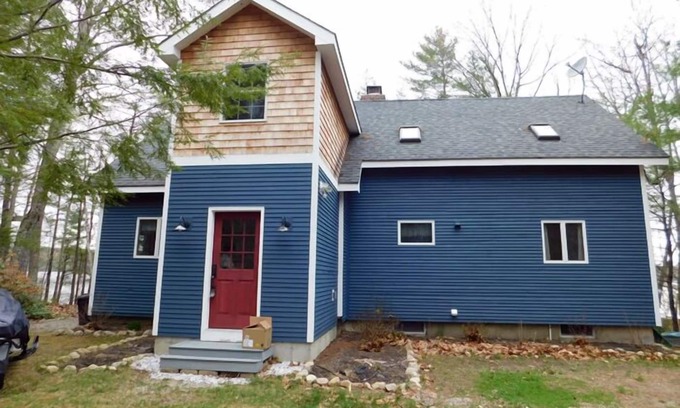 West Poland Cabaña | ** SPRING SPECIAL ** Spacious pet-friendly family retreat on Thompson Lake!