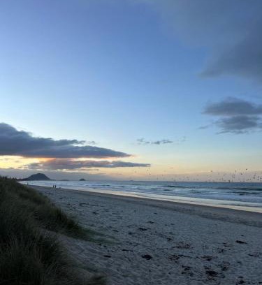 Papamoa Beach Casa | Spring Special, Studio on Hugoway, Papamoa Beach