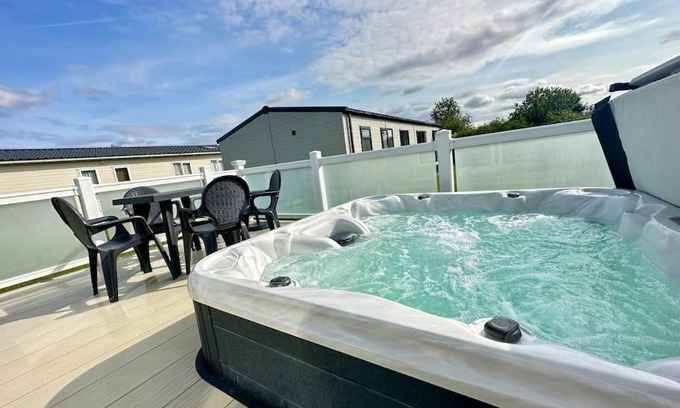 South Cerney Casa | Spring View Hot tub Lodge