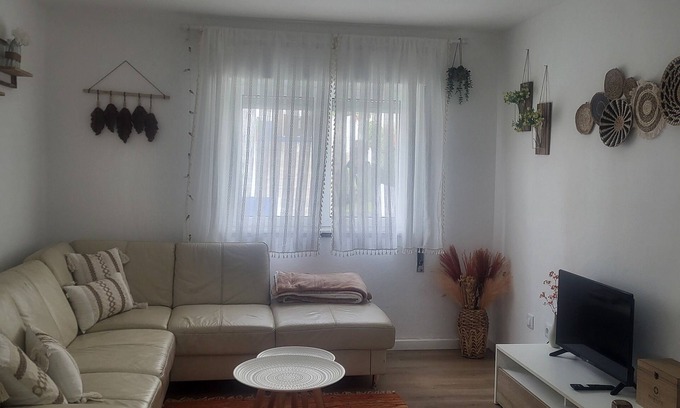 Olho Marinho Casa | Spring Water House, townhouse near beaches and nice places to visit