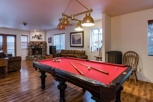 Yosemite West Casa | Spring Wonderland