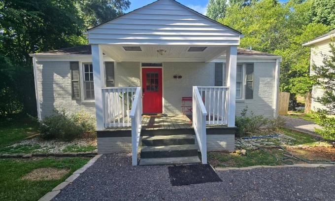 Tuscaloosa Casa | Springbrook 4-bedroom house with 3 bathrooms.