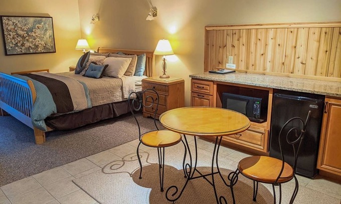 Prudenville Cama Y Desayuno | Springbrook Inn Cedar Trail