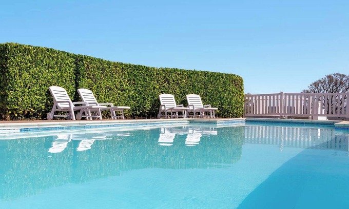 Newton Saint Cyres Casa | Springfield Deer View - Private Hot Tub & Communal Swimming Pool