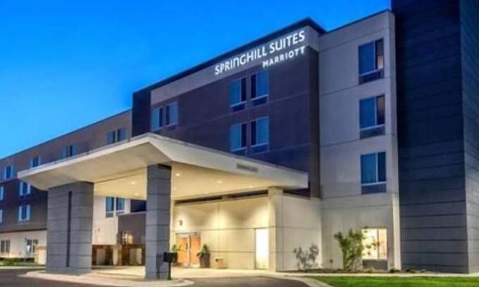 Dearborn Hotel | SpringHill Suites by Marriott Detroit Dearborn