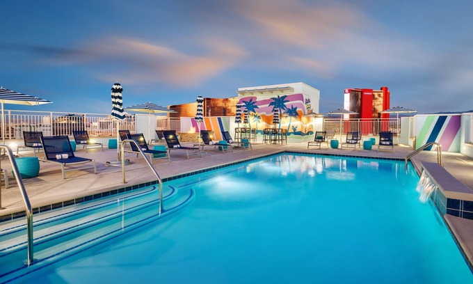 Las Vegas Hotel | SpringHill Suites by Marriott Las Vegas Convention Center