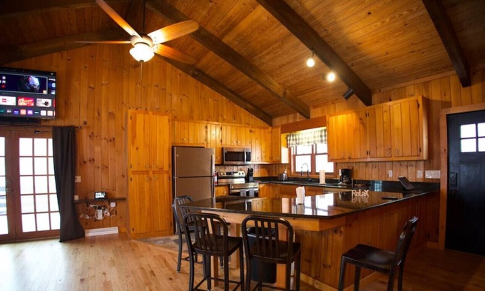 Otis Casa | Springtime Oasis in the Berkshires