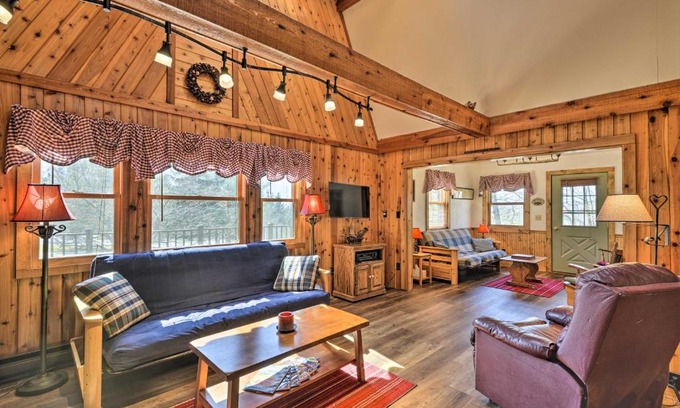 Springwater Casa | Springwater Cabin Near Hiking, Lakes, and Vineyards
