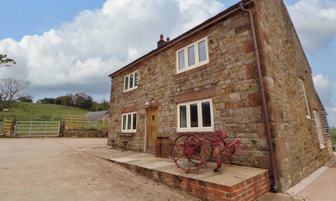 Horton Casa | SPRINKS FARM, pet friendly, with open fire in Biddulph Moor