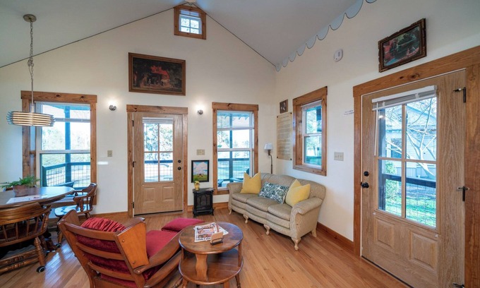 Ore City Cabaña | Sproul Cottage- On Lake O' the Pines- ADA