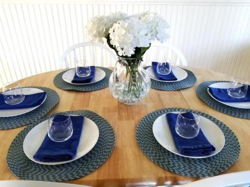 Aptos Casa | Spruce Beach Cottage - Walk to beach