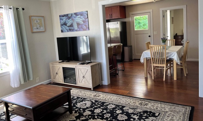 Eureka Casa | Spruce Cottage Bright 3 Bedroom 2 Bath near Henderson Center. Master suite.