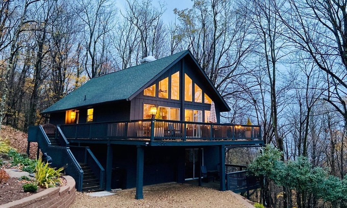 Seven Devils Casa | Spruce House - 3BR home atop Seven Devils with beautiful views of Grandfather Mountain!