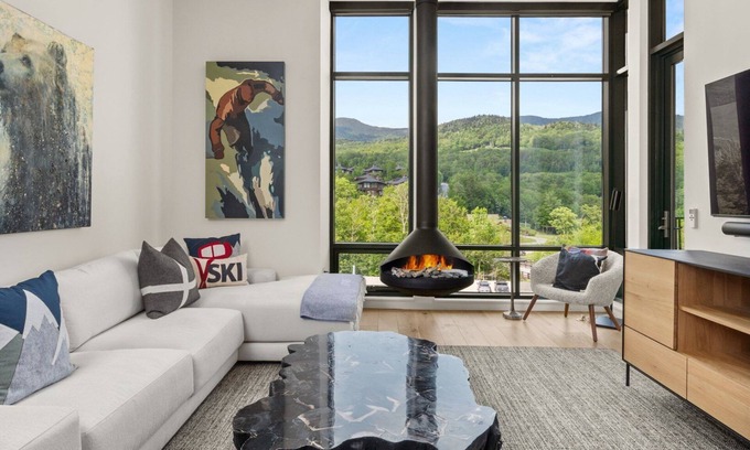 Stowe Area Condominio | SPRUCE PEAK TREEHOUSE | 3 BED | STEPS TO THE LIFTS | MOUNTAIN VIEWS