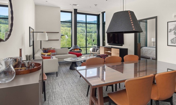 Stowe Area Condominio | SPRUCE PEAK TREEHOUSE | 3 BED | STEPS TO THE LIFTS | MOUNTAIN VIEWS