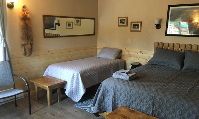 Cohoe Cabina | SPRUCE--Private sleeping cabin with shared kitchen/bathhouse