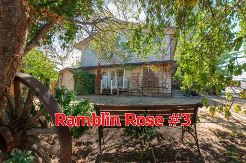 Sequim Apartamento | SQ Ramblin Rose 3