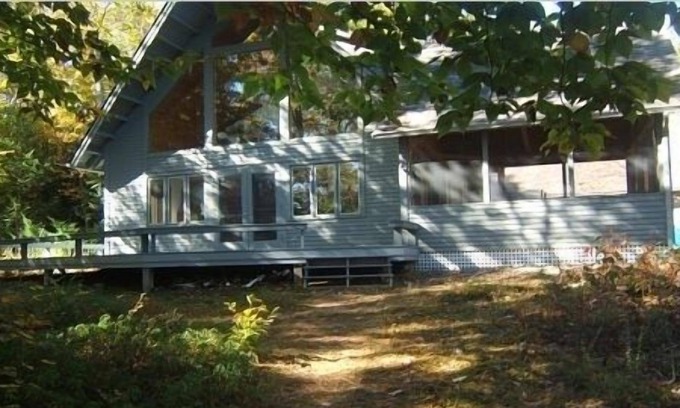 Sandwich Casa | Lago Squam: casa frente al mar con gran porche con mosquitero