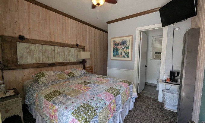 Squaw Valley Cabina | Squaw Valley Motel Room #2