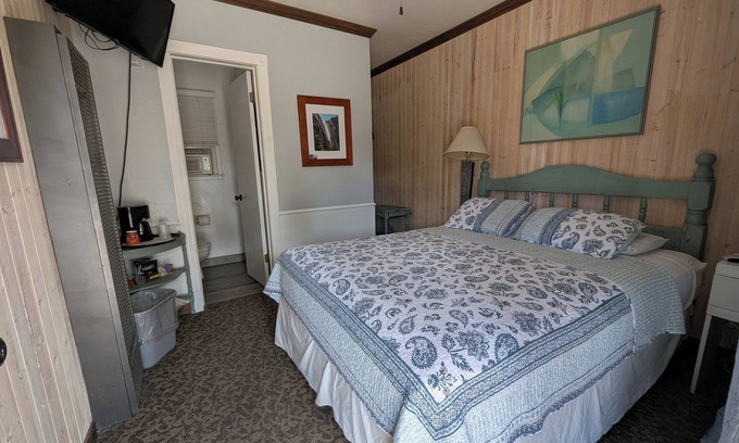 Squaw Valley Cabina | Squaw Valley Motel Room #3