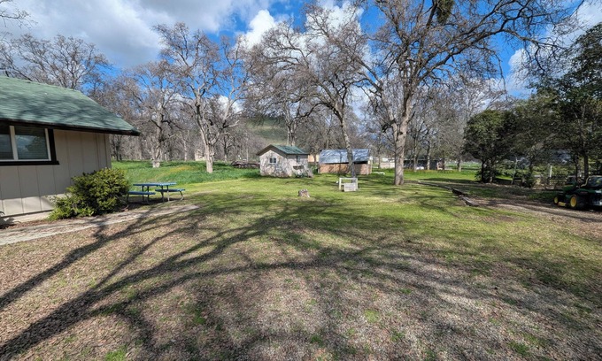 Squaw Valley Cabina | Squaw Valley Motel Room #8