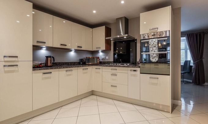 Frampton on Severn Casa | Squirrels Street - Stunning 4 Bedroom in Stratford Upon Avon!