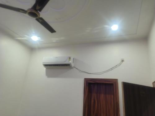 Govardhan Hotel | Sri LADLI restaurant