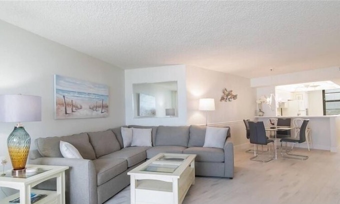 Marco Island Condominio | Sst3-704 - South Seas Tower 2 Bedroom Condo by Redawning