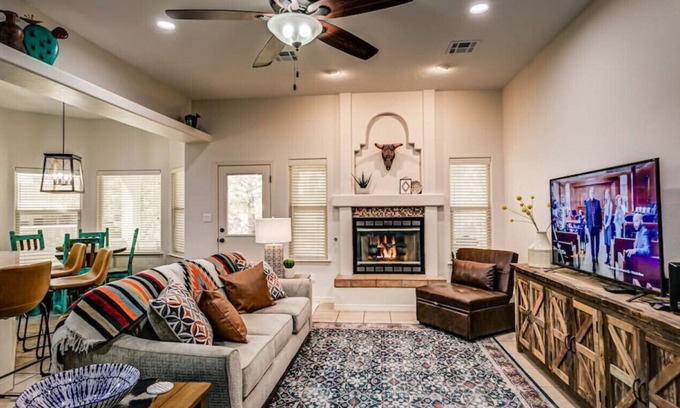Las Cruces Casa | Sstar · Newly Renovated Home - Relax, Work, or Family Time