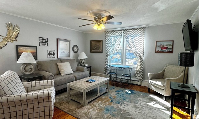 Munising Apartamento | SSVR2-Spacious, Downtown Munising Apartment