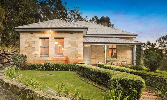 St. Albans Casa | St Albans Courthouse - sleeps 8 with Pool