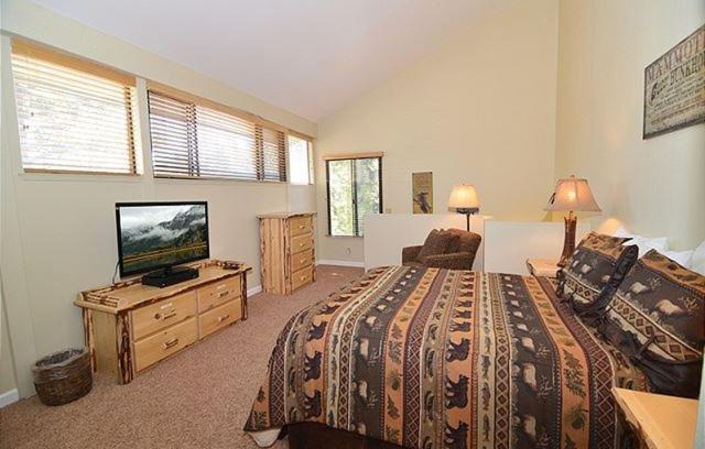 Mammoth Lakes Apartamento | St Anton Courtyard View 2-Bedroom Condo with full kitchen