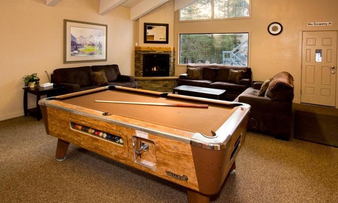 Mammoth Lakes Apartamento | St Anton Wooded View 2-Bedroom Condos with Ski Lockers