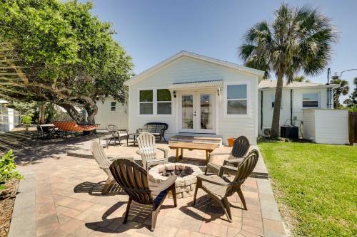 St. Augustine Beach Casa | St Augustine Cottage with Fire Pit - Walk to Pier!