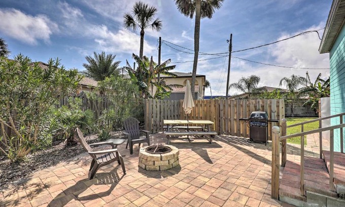 St. Augustine Beach Apartamento | St Augustine Studio with Fire Pit - Walk to Beach!
