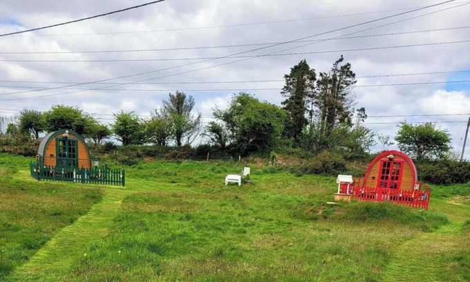 Stenalees Cabina | St Austell Glamping Pod with Spa Pool and Pets Ok