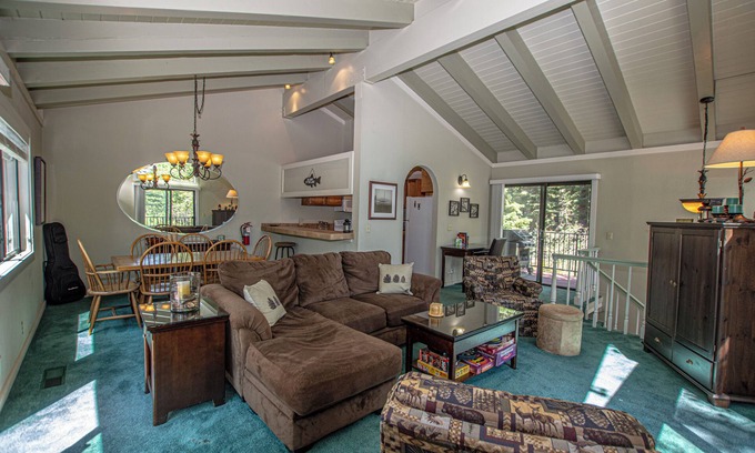Lake Forest Condominio | St. Francis # 18 by Hauserman Rentals