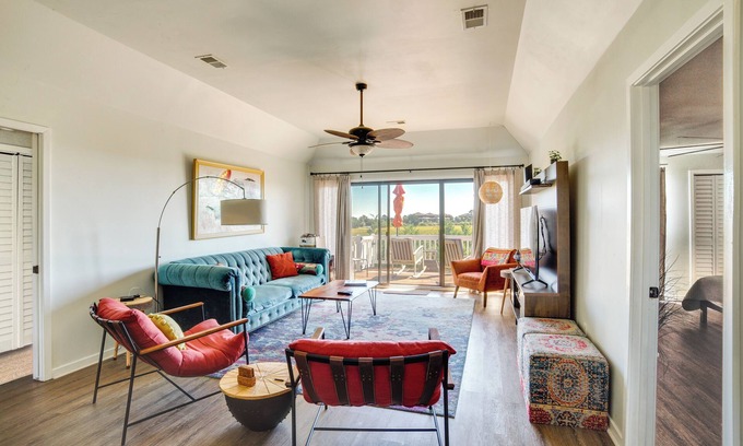 Oceanmarsh Subdivision Cabaña | St Helena Island Retreat w/ Deck: Walk to Beach